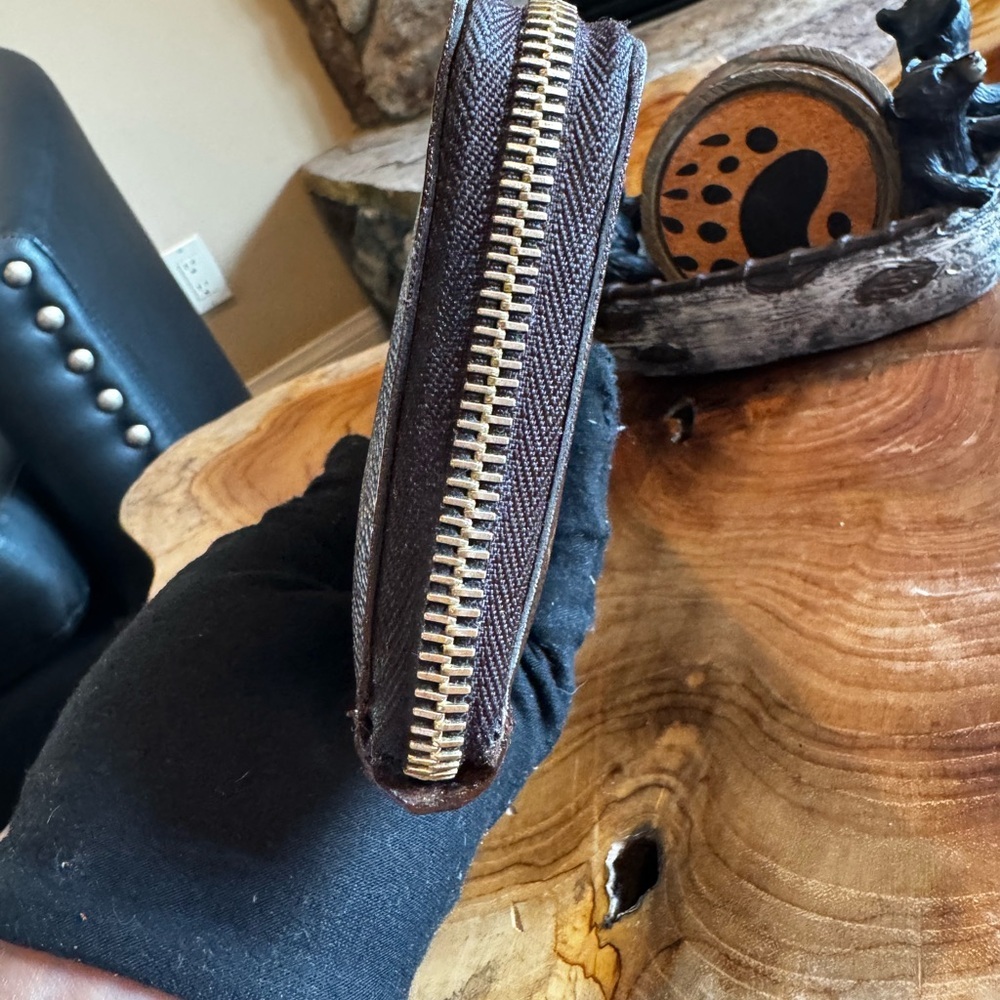 Louis Vuitton monogram full zip Preloved wallet & unbranded, charm, and chain - Picture 8 of 15